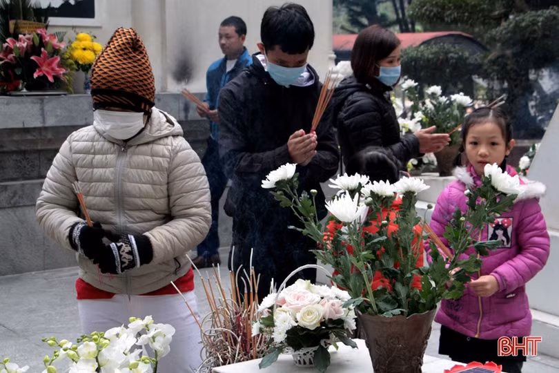 Ngã ba Đồng Lộc thu hút du khách trong ngày đầu năm mới