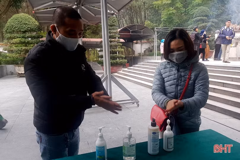 Ngã ba Đồng Lộc thu hút du khách trong ngày đầu năm mới