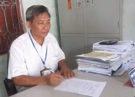 CCB Trần Thanh Duyên tại phòng làm việc ở cương vị Phó Chủ tịch HĐND xã Hương Trạch