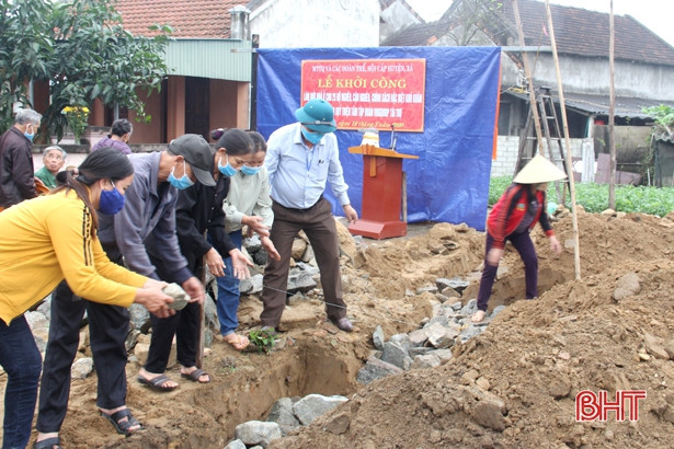 Khởi công xây dựng 3 nhà tình nghĩa do Vingroup hỗ trợ người nghèo Lộc Hà