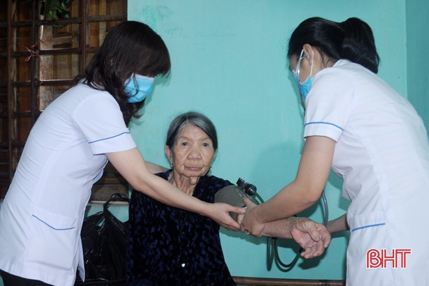 Tuổi trẻ Thành Sen chia nhóm nhỏ hoạt động tình nguyện ngày thứ 7