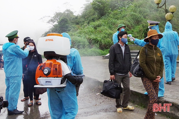 Chốt chặn đường mòn, lối mở không để người dân vượt biên vào Hà Tĩnh trái phép