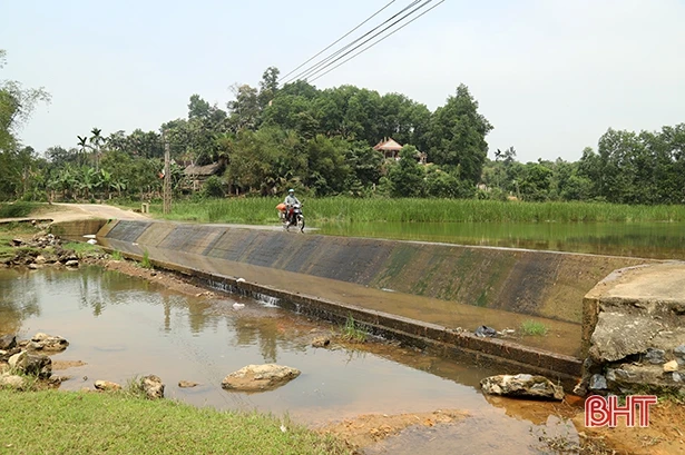 Hạ tầng giao thông xuống cấp “cản bước” Hương Khê xây dựng nông thôn mới