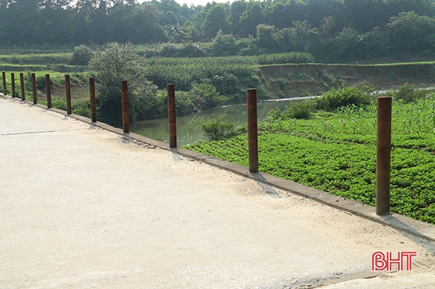Chênh vênh qua cầu đường bộ ở Lộc Yên