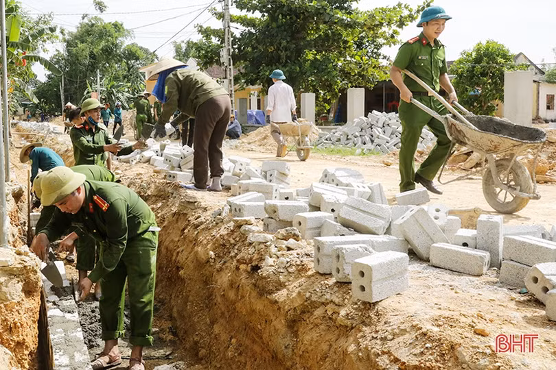 Công an Hương Sơn xây dựng lực lượng chính quy đáp ứng yêu cầu tình hình mới