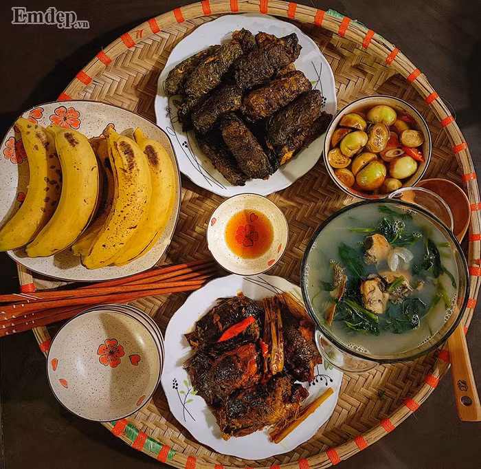 Chẳng phải nghĩ tối nay ăn gì với loạt mâm cơm siêu ngon của cô nàng 10X đang gây sốt cộng đồng mạng