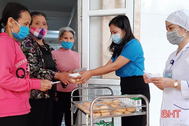 “Chia sẻ yêu thương” với bệnh nhân Bệnh viện Phổi Hà Tĩnh