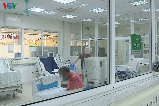 các chuyên gia liên tục hội chẩn điều trị 2 ca mắc covid-19 nặng hình 1 Bộ Y tế: Bệnh nhân 18 hoàn toàn khỏe mạnh, nhiều ca khác đã âm tính Covid-19