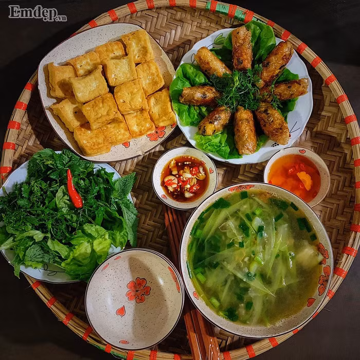 Chẳng phải nghĩ tối nay ăn gì với loạt mâm cơm siêu ngon của cô nàng 10X đang gây sốt cộng đồng mạng