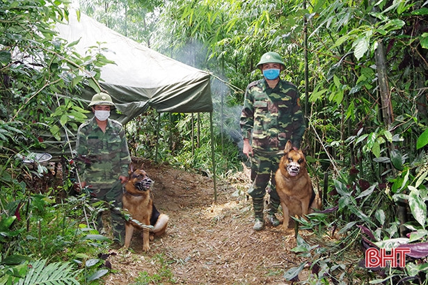 Chốt chặn đường mòn, lối mở không để người dân vượt biên vào Hà Tĩnh trái phép