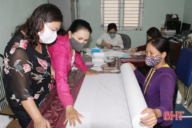 Tặng 213 suất quà trị giá gần 110 triệu đồng cho gia đình hội viên phụ nữ Nghi Xuân