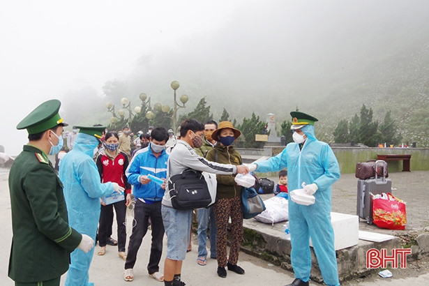 Chốt chặn đường mòn, lối mở không để người dân vượt biên vào Hà Tĩnh trái phép