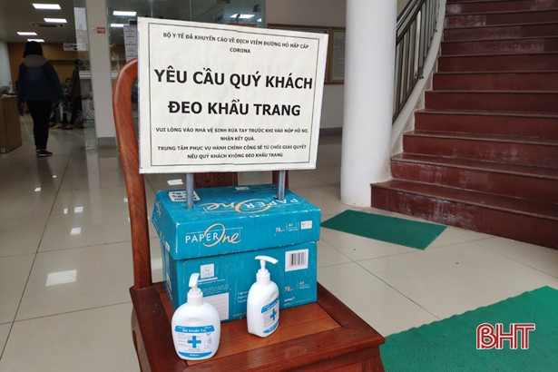 Người dân Hà Tĩnh đeo khẩu trang nơi công cộng phòng tránh dịch Covid-19