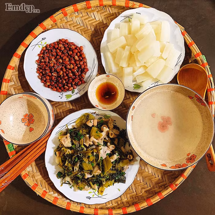 Chẳng phải nghĩ tối nay ăn gì với loạt mâm cơm siêu ngon của cô nàng 10X đang gây sốt cộng đồng mạng