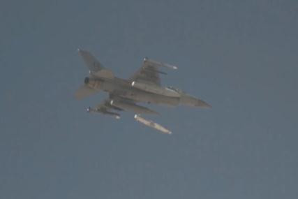 F-16 Mỹ trang bị tên lửa bắn xa hơn 500km