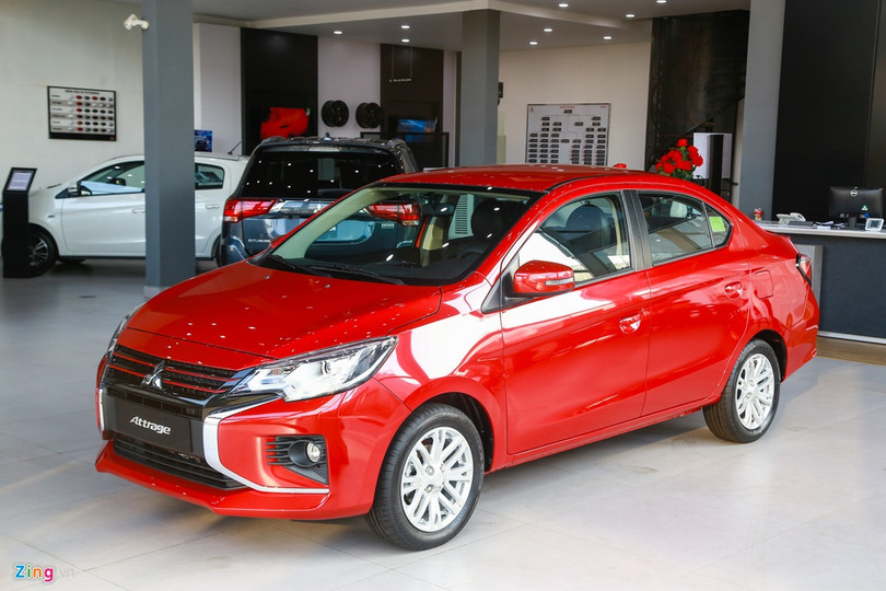 Giá bán rẻ cùng thiết kế mới được xem là lợi thế của Mitsubishi Attrage 2020. Đây là một trong những chiếc xe có giá bán thấp nhất trong phân khúc sedan hạng B. Bản 1.2 CVT có giá 460 triệu đồng, thấp hơn thế hệ cũ 15 triệu đồng. Đối thủ trực tiếp mà Mitsubishi Attrage nhắm vào là Kia Soluto (399-455 triệu đồng) và Hyundai Grand i10 sedan (345-405 triệu đồng). Đối tượng khách hàng mà mẫu xe này hướng tới là những người lần đầu mua ôtô cho gia đình hoặc mua xe để kinh doanh dịch vụ. Mitsubishi Attrage 2020 ra mắt tại Việt Nam, giá từ 375 triệu