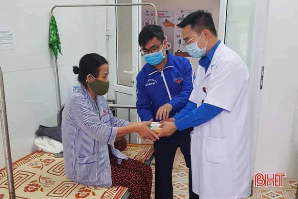 “Chia sẻ yêu thương” với bệnh nhân Bệnh viện Phổi Hà Tĩnh