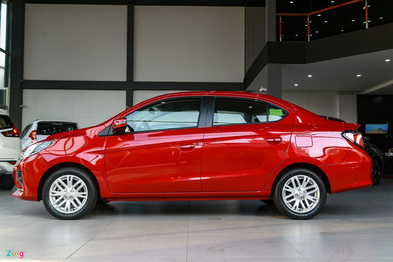 Trong khi đó, phần hông xe không có nhiều khác biệt, vẫn là những đường nét quen thuộc trên thế hệ cũ. Mitsubishi Attrage 2020 ra mắt tại Việt Nam, giá từ 375 triệu