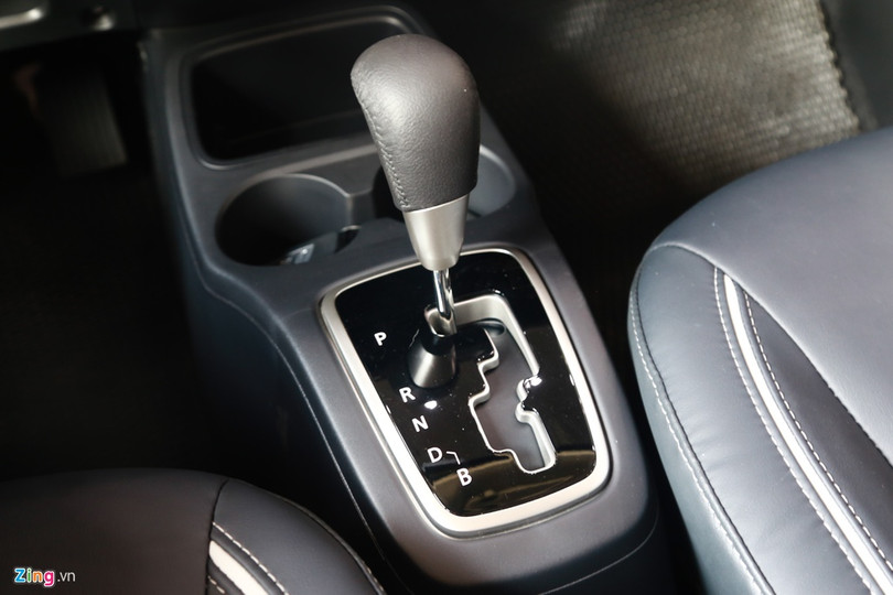 Dù là mẫu sedan hạng B, thế nhưng Mitsubishi Attrage 2020 vẫn sử dụng động cơ 1.2L ngang với các mẫu xe đô thị hạng A. Khối động cơ này sản sinh công suất 78 mã lực tại 6.000 vòng/phút, mô-men xoắn 100 Nm tại 4.000 vòng/phút, hộp số sàn 5 cấp hoặc vô cấp CVT. Mitsubishi Attrage 2020 ra mắt tại Việt Nam, giá từ 375 triệu