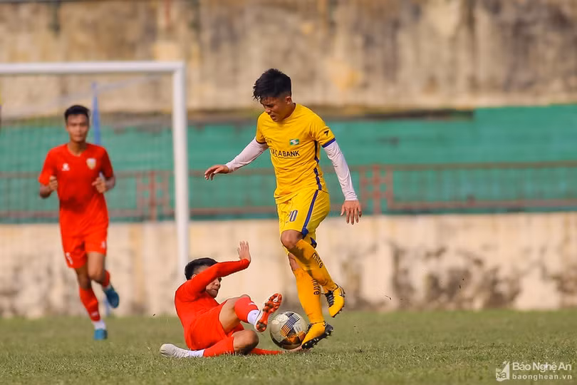 Hồng Lĩnh Hà Tĩnh thắng SLNA trên sân Vinh ngày không có Tấn Tài