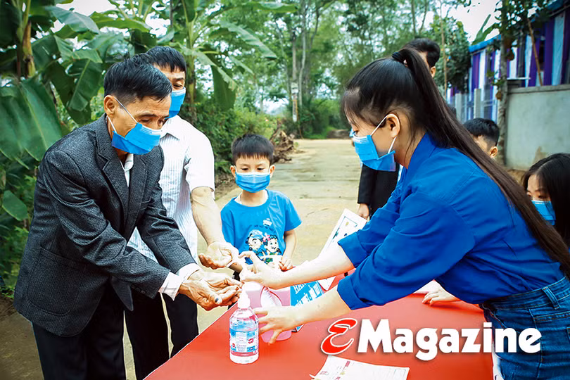 Người lính biên phòng Hà Tĩnh hai lần hoãn cưới để làm nhiệm vụ chống dịch Covid-19