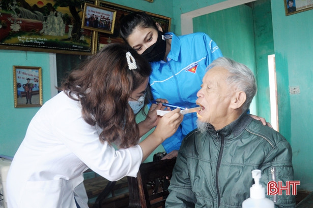 Tuổi trẻ Thành Sen chia nhóm nhỏ hoạt động tình nguyện ngày thứ 7