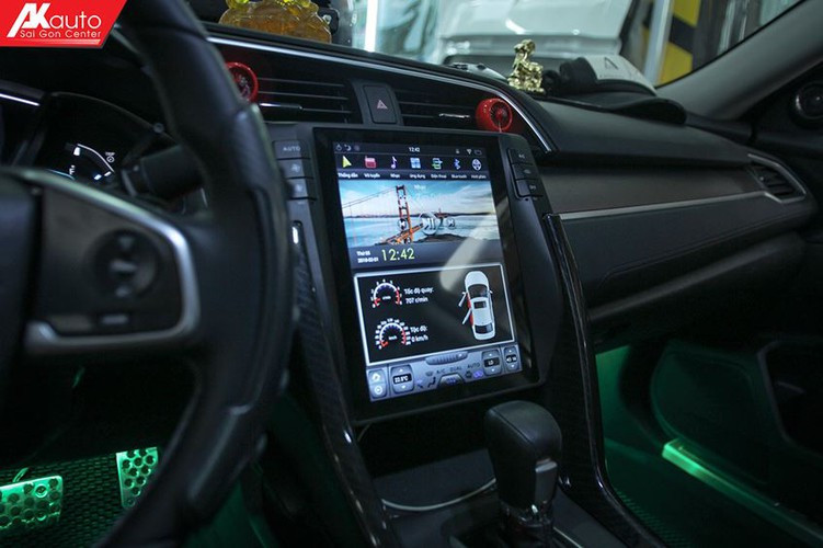 Bất ngờ khi màn hình cảm ứng trên ôtô làm gia tăng các vụ tai nạn