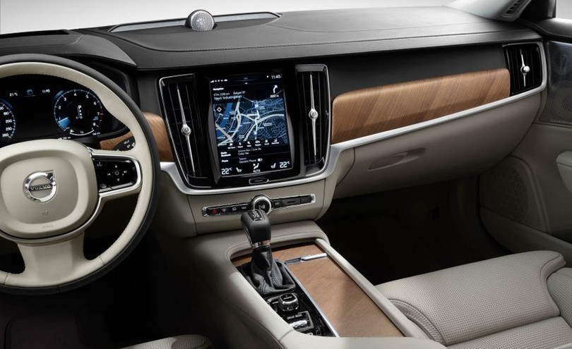 Bất ngờ khi màn hình cảm ứng trên ôtô làm gia tăng các vụ tai nạn