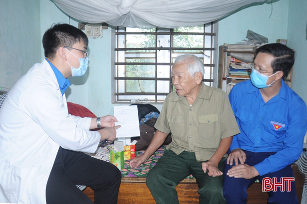 Tuổi trẻ Thành Sen chia nhóm nhỏ hoạt động tình nguyện ngày thứ 7