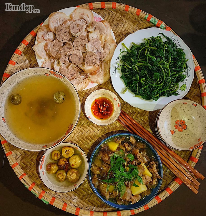 Chẳng phải nghĩ tối nay ăn gì với loạt mâm cơm siêu ngon của cô nàng 10X đang gây sốt cộng đồng mạng