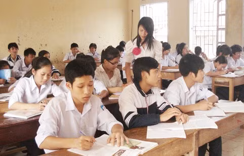 Cô trò Trường THPT Nguyễn Huệ trong giờ học bộ môn Toán