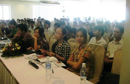 Hội thảo DHTL 2010 thu hút đông đảo phụ huynh và học sinh tham gia