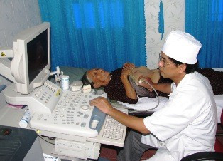 Có thẻ BHYT trong tay, đối tượng cận nghèo sẽ yên tâm làm ăn và điều kiện chăm sóc sức khoẻ cho mình tốt hơn.