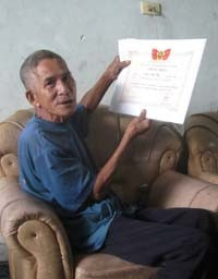 Ông Trần Văn Thọ đang kể lại sự việc.