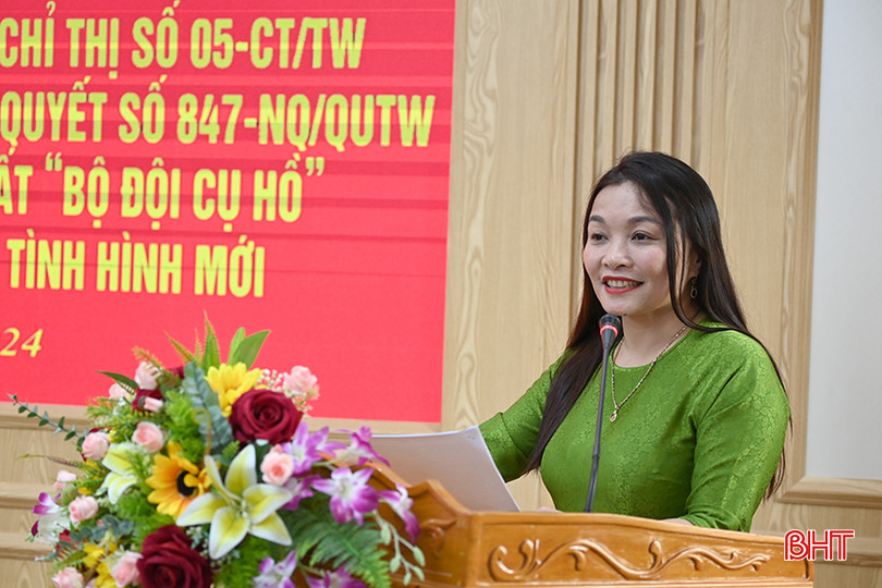 Phó Trưởng ban Thường trực Ban Tuyên giáo Tỉnh ủy Nguyễn Thị Hà Tân biểu dương, chúc mừng những kết quả mà Đảng ủy BĐBP tỉnh đạt được trong thực hiện Kết luận 01 và Nghị quyết 847 ảnh 4.JPG