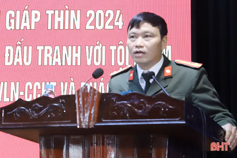 Thượng tá Phạm Thanh Trâm - Ủy viên BTV Đảng ủy, Trưởng phòng Tham mưu báo cáo kết quả đợt cao điểm.JPG