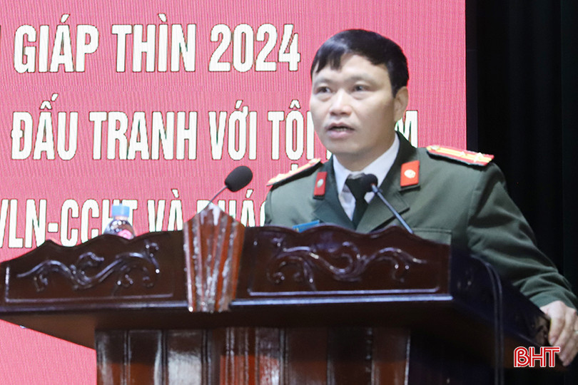 Thượng tá Phạm Thanh Trâm - Trưởng phòng Tham mưu Công an tỉnh báo cáo kết quả đợt cao điểm. Thượng tá Phạm Thanh Trâm - Ủy viên BTV Đảng ủy, Trưởng phòng Tham mưu báo cáo kết quả đợt cao điểm.JPG