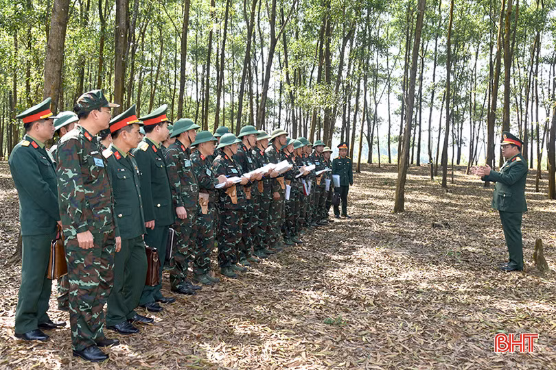 Đại tá Ngô Nam Cường - Phó Tư lệnh Quân khu chỉ ra một số vấn đề cần tập trung cho Trung đoàn 841