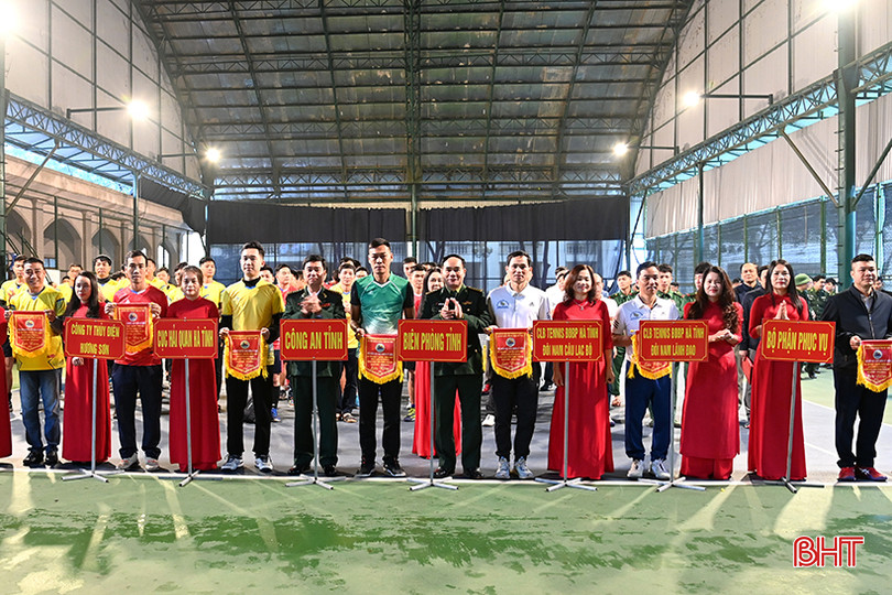 Đại biểu và vận động viên tham gia lễ khai mạc. ảnh 5.JPG