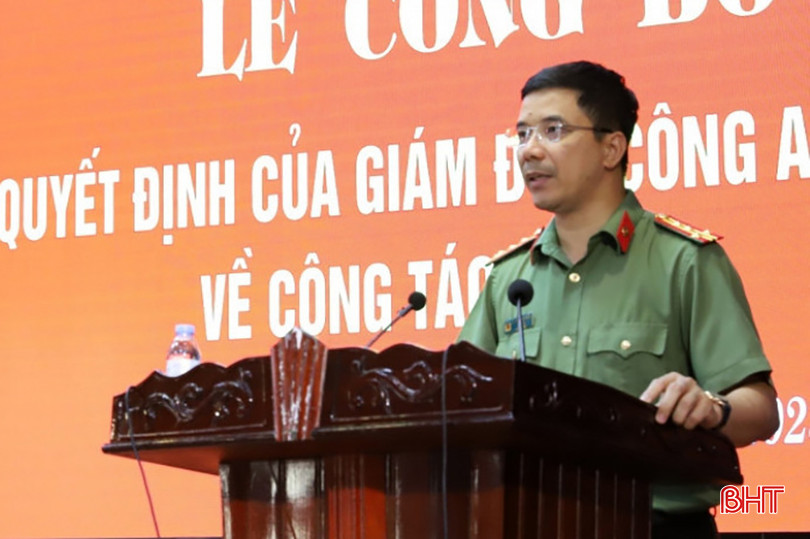 Đại tá Nguyễn Hồng Phong - Giám đốc CAT giao nhiệm vụ cho các đồng chí được bổ nhiệm.jpg