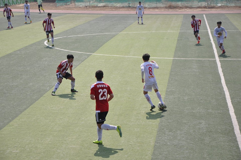 can canh dan cau thu u17 hagl dang lam mua lam gio o han quoc