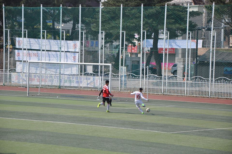 can canh dan cau thu u17 hagl dang lam mua lam gio o han quoc