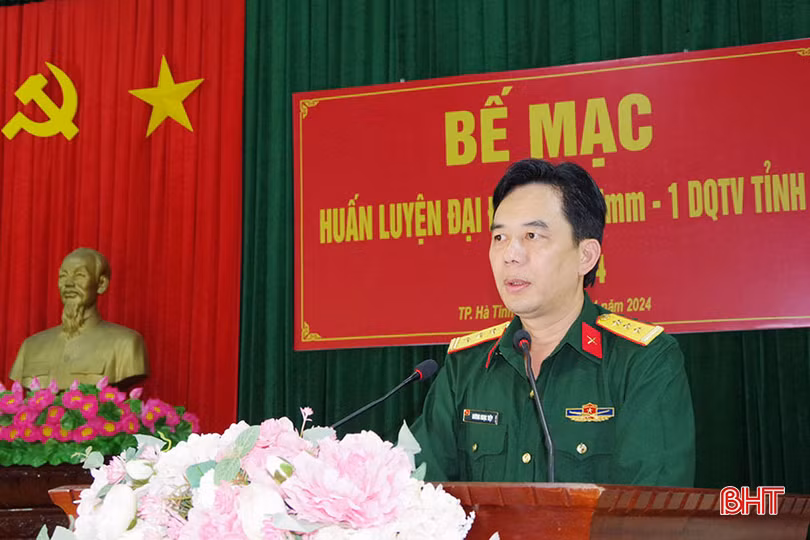 Thượng tá Dương Ngọc Tiệp - Phó Tham mưu trưởng Bộ CHQS tỉnh yêu cầu cán bộ, chiến sĩ Đại đội Pháo Phòng không TP Hà Tĩnh tiếp tục phát huy tinh thần trách nhiệm, ra sức học tập, huấn luyện, không ngừng đổi mới, sáng tạo, thực sự làm chủ vũ khí, khí tài, nâng cao tinh thần cảnh giác, đáp ứng yêu cầu, nhiệm vụ được giao.