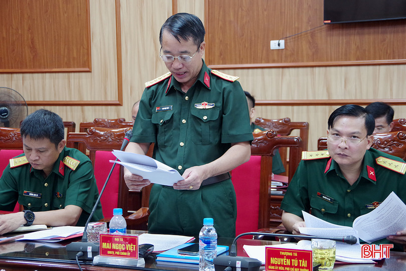 Đại tá Mai Ngọc Việt - Phó Chính ủy Bộ CHQS tỉnh thông qua Nghị quyết lãnh đạo thực hiện nhiệm vụ quân sự - quốc phòng 6 tháng cuối năm. A3.JPG