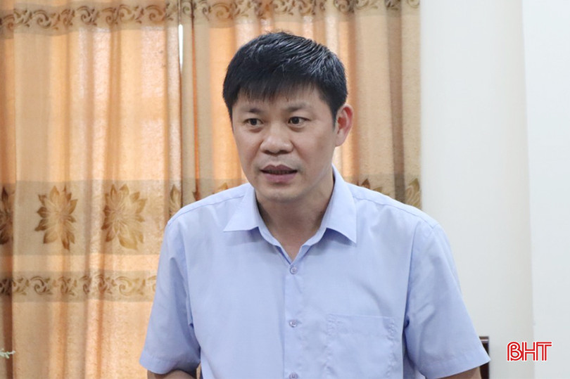Phó Giám đốc Sở TN&MT Nguyễn Ngọc Hoạch báo cáo các nội dung tờ trình, dự thảo nghị quyết trên lĩnh vực tài nguyên. z5580024012620_f1483634fb7994ecc88a3dbb6d2e2295 copy.jpg
