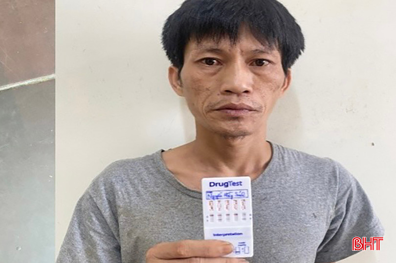 đối tượng Nguyễn Hồng Sách và tang vật.jpeg