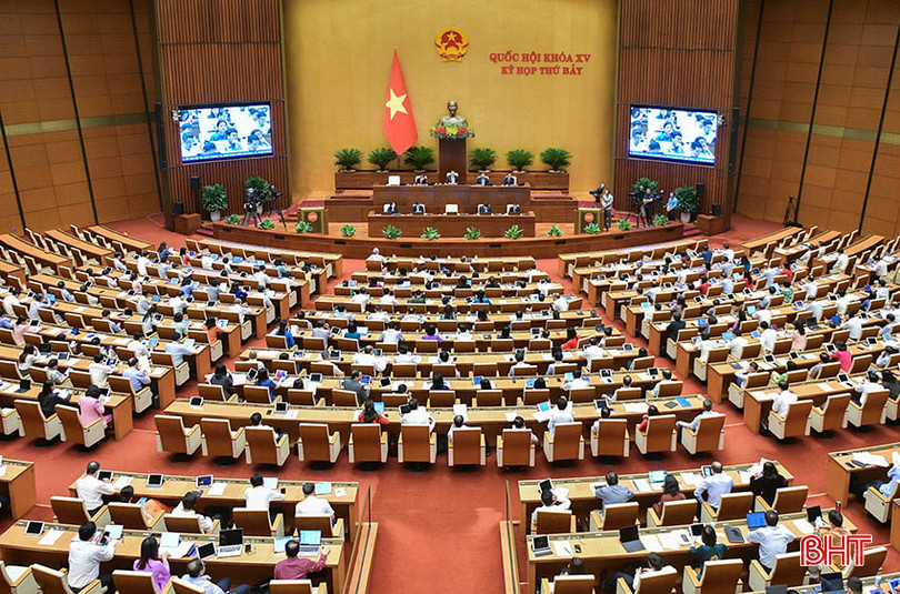 Toàn cảnh phiên họp. 24.05.29.ThaoLuanKTXH.3.jpg