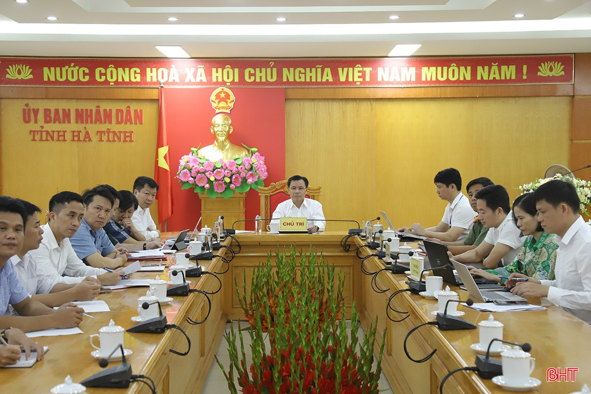 Giám đốc Sở Nông nghiệp và Môi trường Lê Ngọc Huấn điều hành điểm cầu Hà Tĩnh. bqbht_br_thuy-san.jpg