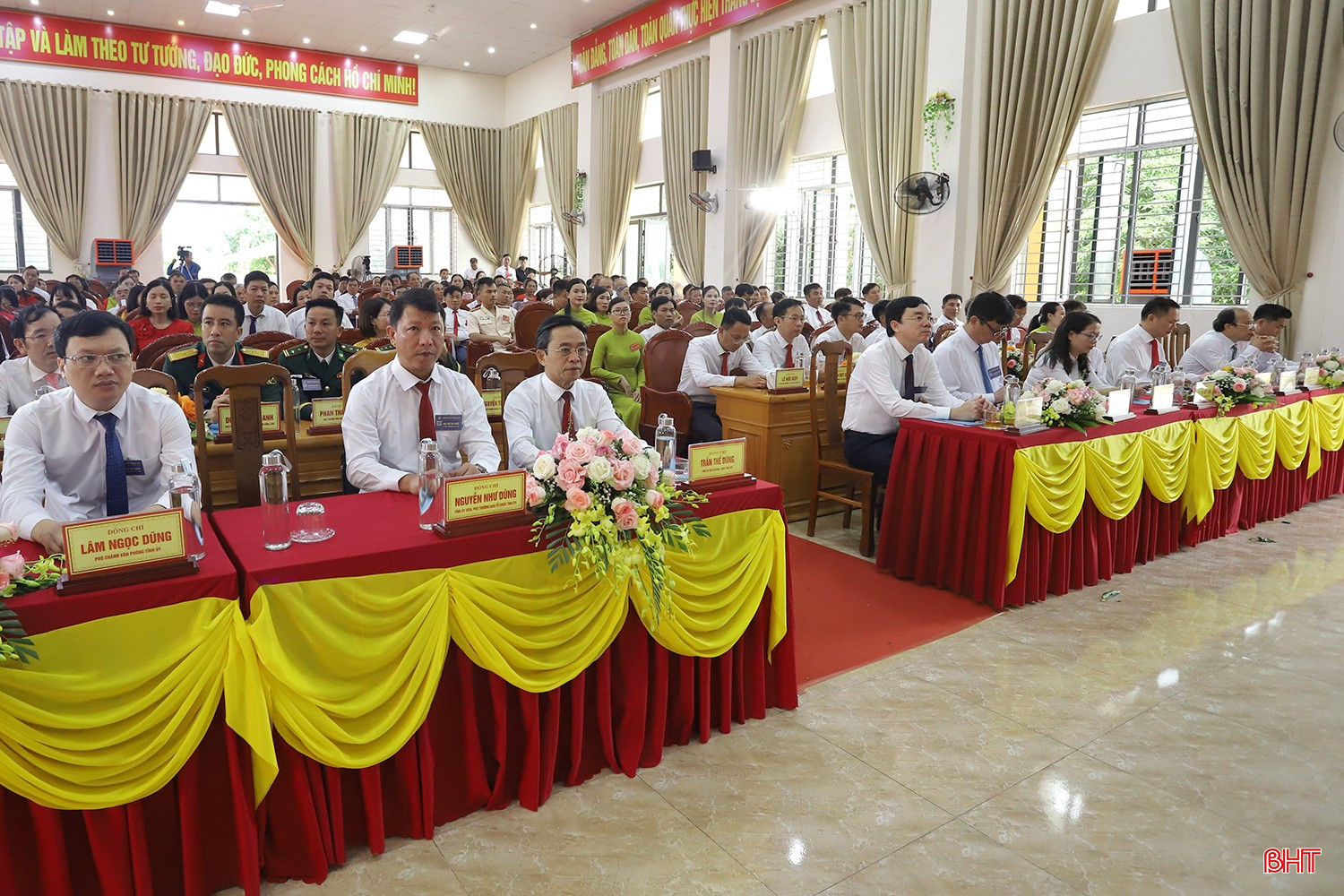 Các đại biểu dự Đại hội Đại biểu Đảng bộ xã Thạch Lạc lần thứ nhất, nhiệm kỳ 2025 – 2030. bqbht_br_dai-hoi-xa-thach-lac-03a.jpg