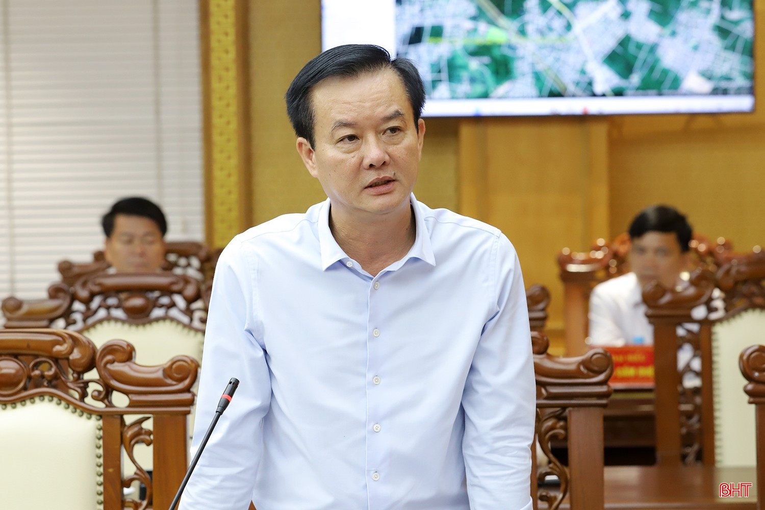 Phó Chủ tịch UBND tỉnh Trần Báu Hà phát biểu tại cuộc họp. bqbht_br_duong-sat-toc-do-cao-a.jpg